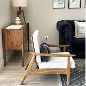 Fauteuil vintage à accoudoirs larges en bois de vène – Image 4