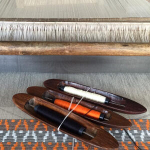 Housse de coussin Fleur d'Oranger en pagne tissé et dos lin – Image 10