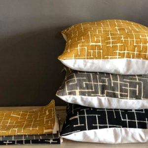 Coussin en Bogolan moutarde Maze – Image 3