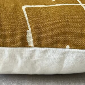Coussin en Bogolan moutarde Maze – Image 7