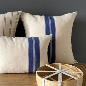Coussin en pagne tissé Rayé Bleu – Image 3